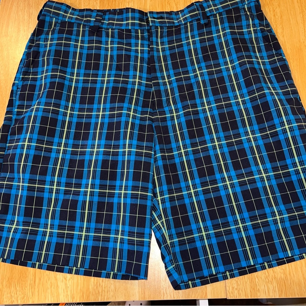 IZOD Performance Golf Shorts 36” Blue Plaid Chino Lightweight